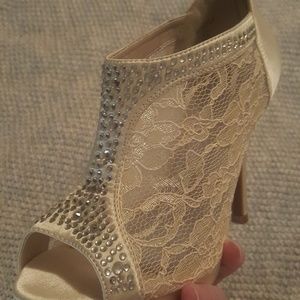David's bridal heels size 6.5